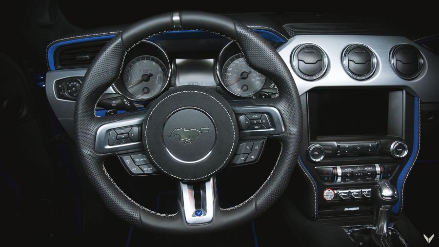 Панель приборов Ford Mustang GT Convertible by Vilner 2018 года  (фото 7 из 17)